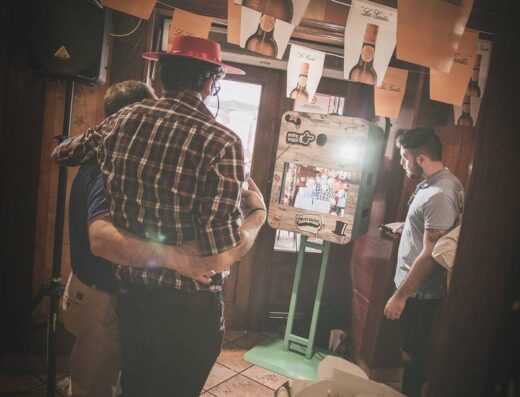 Mustache Fotomatón y Videomatón 360º Jaén
