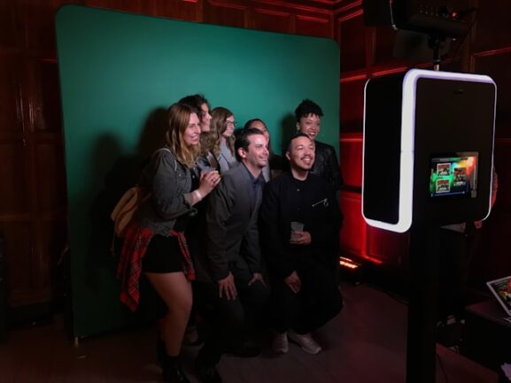 Foto de un evento con fotomatón